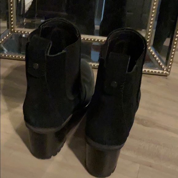 Suede UGG boots - Picture 5 of 10